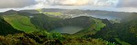 Azorské ostrovy - ostrov São Miguel: kráterová jezera Sete Cidades - vyhlídka Miradouro Boca do Inferno