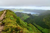 Azorské ostrovy - ostrov São Miguel: kráterová jezera Sete Cidades - vyhlídka Miradouro Boca do Inferno