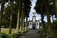 Azorské ostrovy - ostrov São Miguel: kostel v Sete Cidades