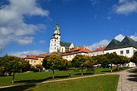 Slovensko - Kremnica, náměstí, hrad