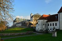 Slovensko - Malé Karpaty: hrad Červený Kameň