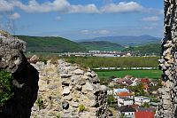 Slovensko - Považský Inovec: zřícenina hradu Beckov