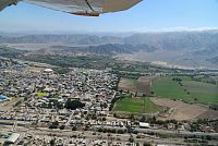 Peru - přelet na planinou Nazca, město Nazca