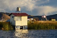 Peru - jezero Titicaca, plovoucí ostrovy Uros