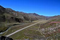 Peru - výhled na údolí z cesty k Duhovým horám