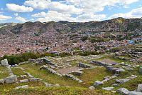 Peru - archeologická lokalita Sacsayhuaman, výhled na Cuzco