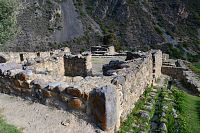 Peru - Ollantaytambo, archeologická lokalita Quelloraqay