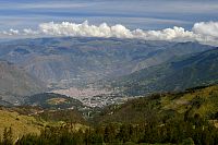 Peru - město Abancay v údolí