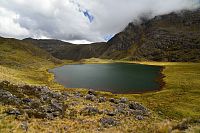 Peru - pohoří Huaytapallana, laguna Carhuacocha ze stezky k laguně Hatunqucha