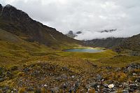 Peru - pohoří Huaytapallana, laguna Carhuacocha ze stezky k laguně Hatunqucha