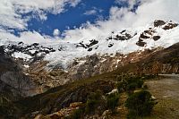 Peru - Národní park Huascarán, výhled ze silnice Punta Olimpica na Contrahierbas