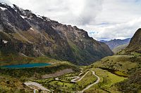 Peru - Národní park Huascarán, výhled ze silnice Punta Olimpica na Lagunu Yanarraju