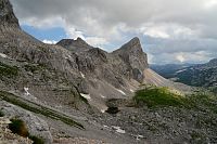Slovinsko - Julské Alpy: stezka od sedla Vrata k chatě Zasavska koča na Prehodavcih, Jezero pod Vršaki