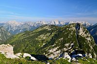 Slovinsko - Julské Alpy: chata Zasavska koča na Prehodavcih, ranní výhled