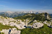 Slovinsko - Julské Alpy: chata Zasavska koča na Prehodavcih, ranní výhled