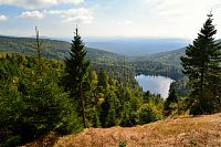 Německo - Bavorský les: výhled ze stezky na Roklanské jezero