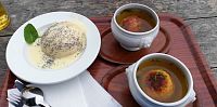 Německo - Bavorský les: Kaspressknödelsuppe a Germknödel na chatě Lusenschutzhaus