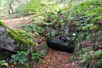 Slovensko - Kysucké Beskydy: jeskyně Malá skalná diera