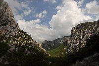 Chorvatsko - Velebit: Velika Paklenica - výhled ze stezky vedoucí na Aniča kuk