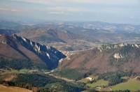 Slovensko - Malá Fatra: výhled z Poludňového Grúně na Vrátnou dolinu a Tiesňavy