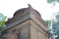 Wiehl souběžně s liteňskou hrobkou projektoval Slavín.
