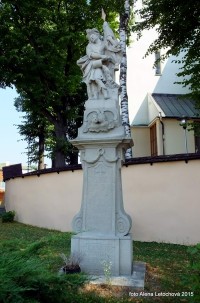 V Trstené  se  nachází nejstarší kamenná plastika na Oravě - sloup  sv. Floriána (patrona požárníků) z roku 1705. Původně byl umístěný u domu pana Ladislava Grobarčíka u dolního mostu. Po zrestaurovaní byl v roce 1992 přemístěný k budově nové fary.