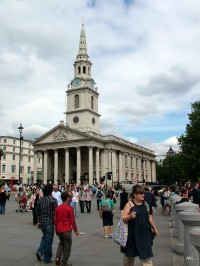 Trafalgar Square - pohled na kostel St.Martin-in-the-Fields