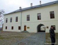 Nádvoří zámku, podchodem se dostaneme do Muzea Hlučínska, kde bývá vystavena stálá expozice.