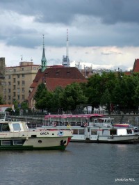 Plavba po Vltavě na lodi Czech Boat - V pozadí Žižkovská věž.