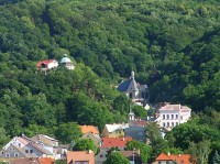 Krupská Městská památková zóna - Husitská ulice je usazena v malebném údolí na úpatí Krušných hor