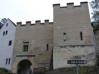 středověký hrad Kost