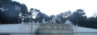 Kašna Neptunbrunnen ( Neptunova ) v zámeckém parku Schonbrunn ve Vídni