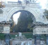 Římské ruiny v zámeckém parku Schonbrunn ve Vídni