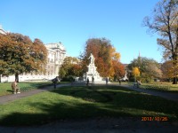 Mozartův památník v zahradě Burggarten ve Vídni