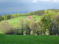 Pohled na Hubertusku z cesty k Rýchorské Boudě