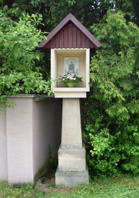 skříňka s obrazem Panny Marie Štípské naproti hřbitovu