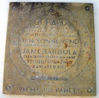 pamětní deska biskupa Gorazda a 2 členů sboru starších Jana Sonnevenda a Jana Charbuly