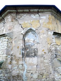 zazděné východní okno presbytáře