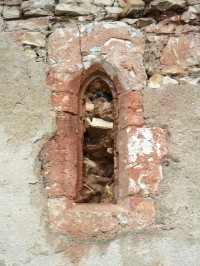 původní gotické okno v severní stěně