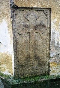 náhrobek ve zdi kaple