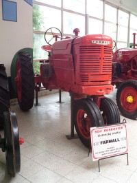 Traktor Farmall se k nám dostal v rámci poválečné pomoci.