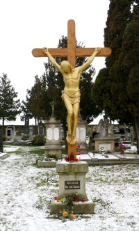 hlavní hřbitovní kříž