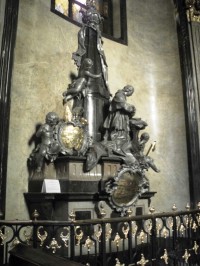 náhrobek olomouckého biskupa Leopolda II. hraběte z Egkhu a Hungersbachu