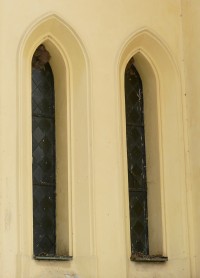 boční okna ve věži - přízemí