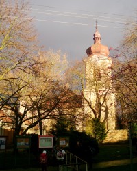 pohled na kostel od západu