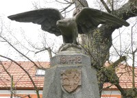 pomník obětem I. světové války v blízkosti kostela