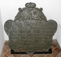 pamětní litinová deska z r. 1773 na památku založení vysoké pece v Nižboru