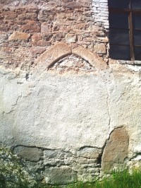 zazděný gotický jižní vchod