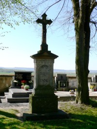 centrální kříž na hřbitově z r. 1896