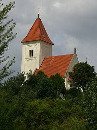 Krteň - kostel s poštolkami